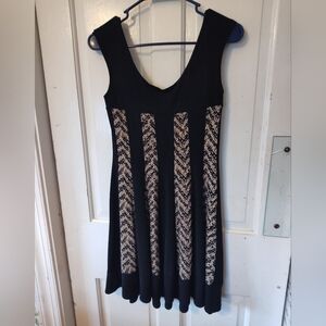 Elegant Black and Cream Patterned Dress Brand Connected Apparel Women's Size 6p.